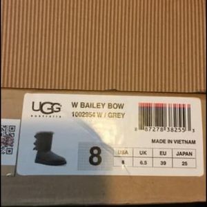 Woman’s size 8 Bailey bow Uggs